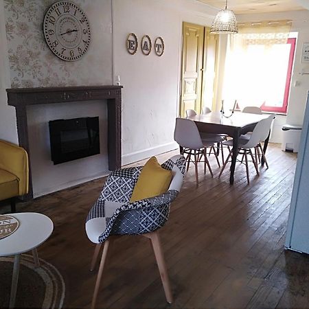 Appartement Cozy Dans Maison Privee Tauves Exteriör bild
