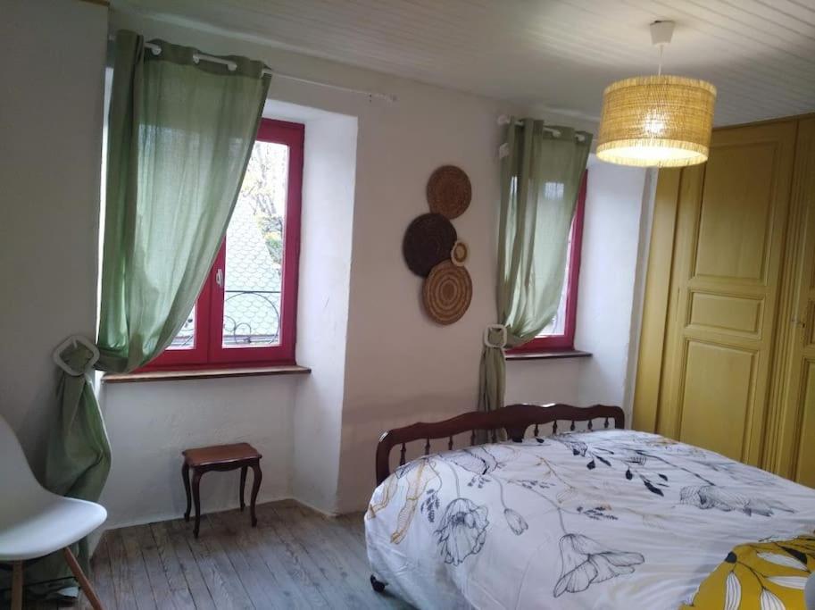 Appartement Cozy Dans Maison Privee Tauves Exteriör bild