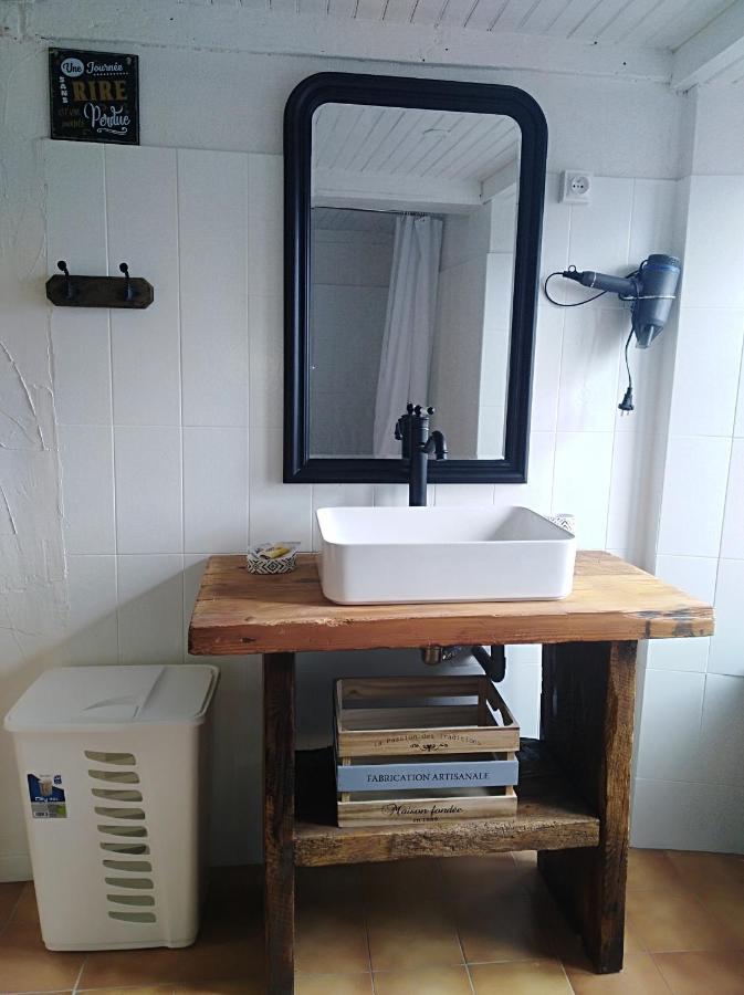 Appartement Cozy Dans Maison Privee Tauves Exteriör bild