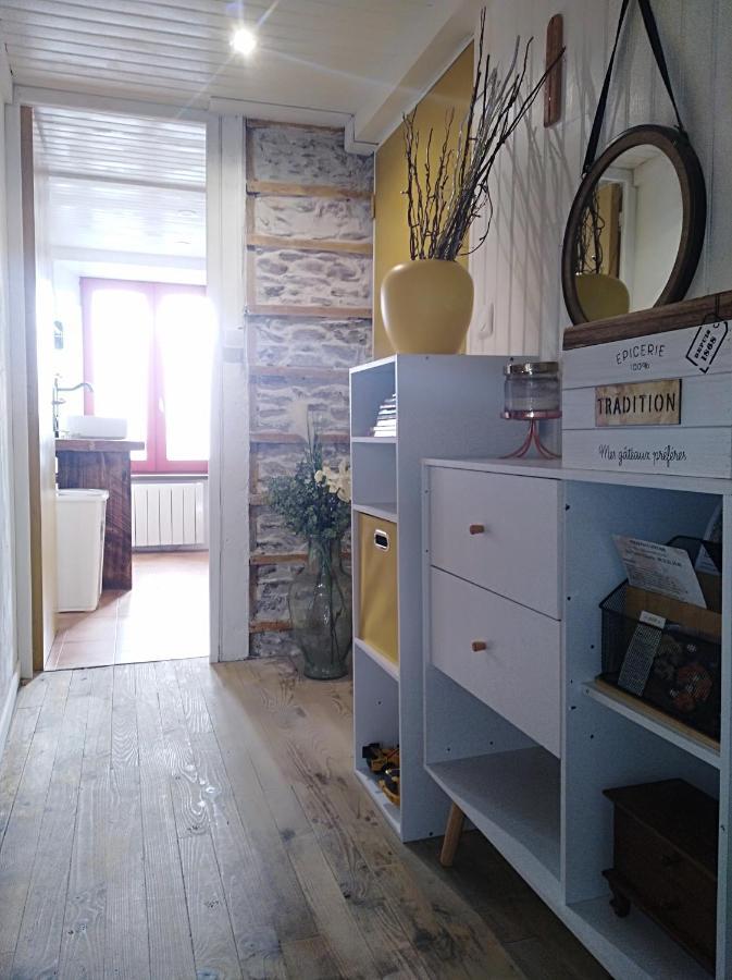 Appartement Cozy Dans Maison Privee Tauves Exteriör bild