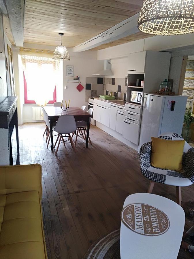 Appartement Cozy Dans Maison Privee Tauves Exteriör bild