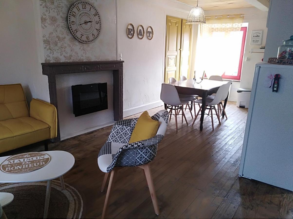 Appartement Cozy Dans Maison Privee Tauves Exteriör bild