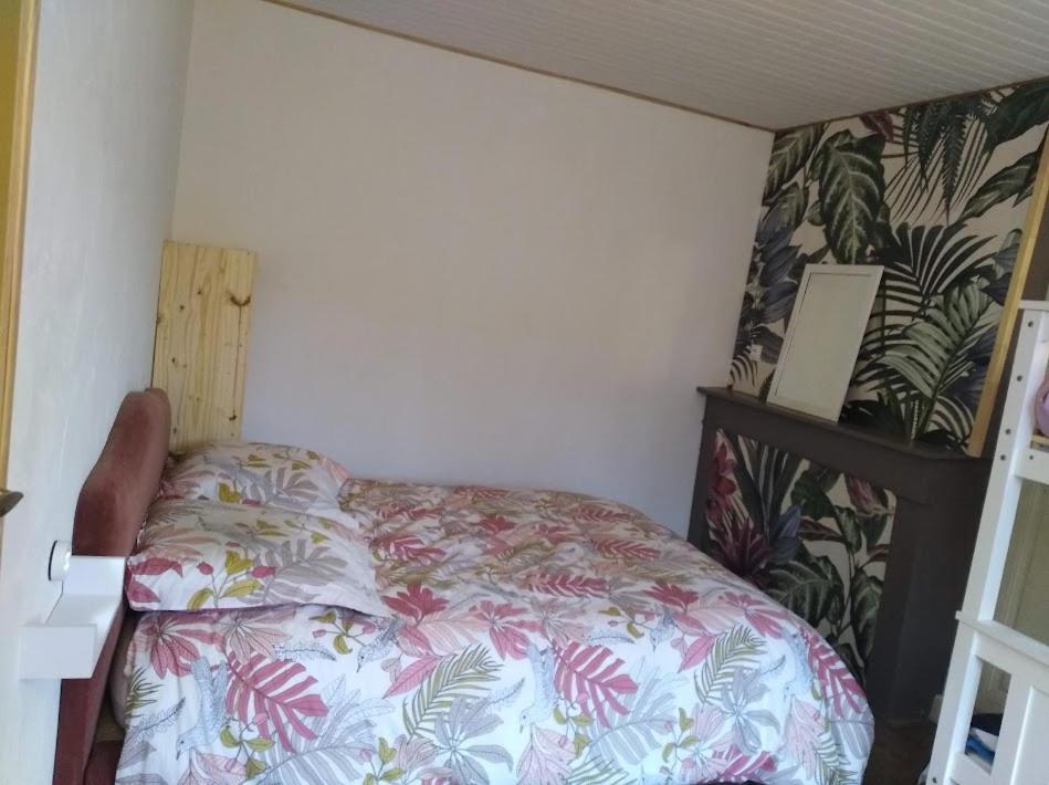 Appartement Cozy Dans Maison Privee Tauves Exteriör bild