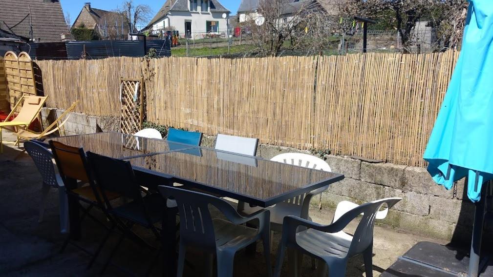 Appartement Cozy Dans Maison Privee Tauves Exteriör bild